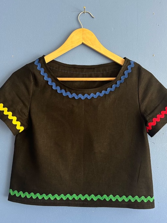 ersa fibers Tops - ERSA FIBERS Primary Color Rick Rack Trim Black Top Size Large GUC